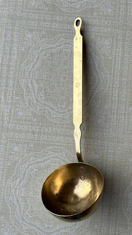 Prodám starožitnou mosaznou naběračku