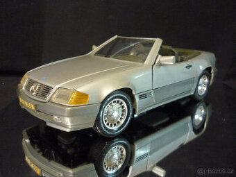 Mercedes Benz 500 SL stříbrný Maisto 1/18