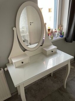 Toaletní stolek HEMNES se zrcadlem