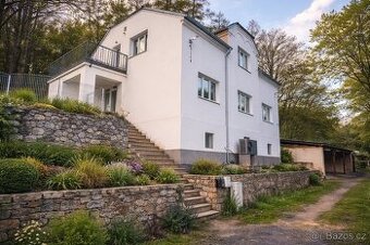 Vila se 2 byty + samostatné studio, investiční nemovitost