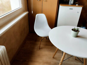 jídelní stůl a židle - 1