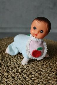 Retro lezoucí panenka miminko na klíček 70.léta