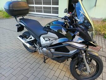 Honda VFR 800X Crossrunner - 1