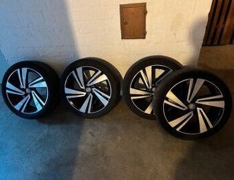 Alu kola vw 5x100 r18 7j et39 pneu 215/45/18