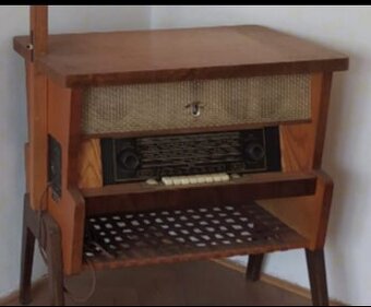 Retro rádio Tesla
