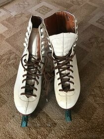 Dámské lední brusle Botas - velikost 24