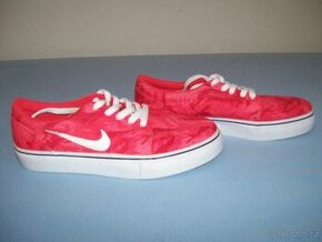 Sportovní obuv dětská NIKE SB - č. 35,5