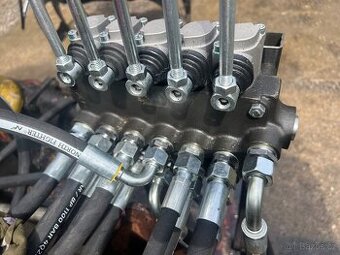 Nový 5 sekční hydraulický rozdělovač 80l