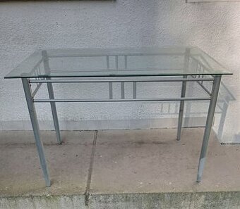 kuchynský stůl hlinik sklo