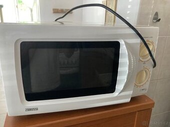 Mikrovlnná trouba zanussi