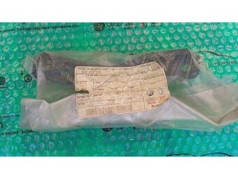 pravý držák přední masky Škoda Felicia 1998- 6U0823574