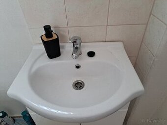 Koupelnová skříňka s umyvadlem