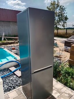 Lednice s mrazakem Beko A+++