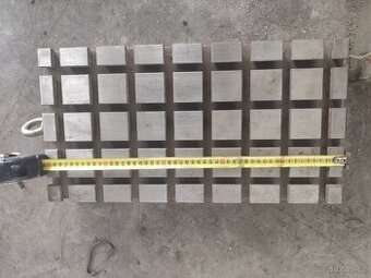 Upínací deska  s T-drážkou