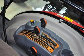 Traktor HANWO HWE 704 C, STAGE V, 4 válcový motor Víčko