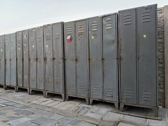 Plechové šatní skříňky