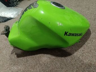 Nádrž Kawasaki ZX-9R