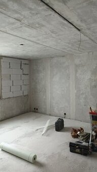 Brigáda - Zedník - omítky , příčka Ytong  v bytě.