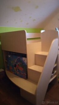 patrová postel se schody psaci stul a komoda