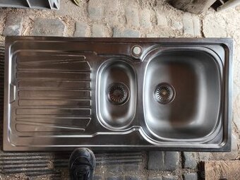 Dvojitý dřez s odkapavacem 500x1000 mm