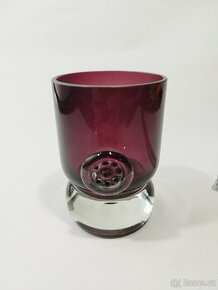 Vázička s nálepem