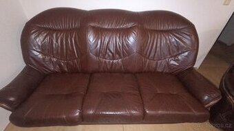 stará kožená sedačka