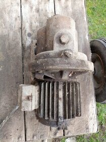 Elektromotor s prevodovkou