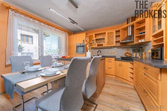 Prodej rodinného domu, celková užitná plocha 187 m², pozemek