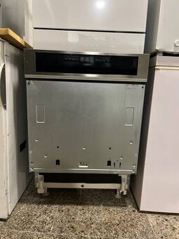 Myčka Whirpool vistavena