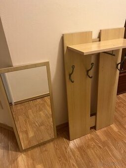 Věšáková stěna se zrcadlem