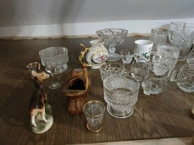 Staré vázy a skleničky