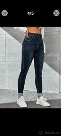 Jedno vzaté krásně strečove módní džíny vel S