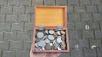 Mince v dřev.truhličce - konvolut českoslovenké mince, čssr
