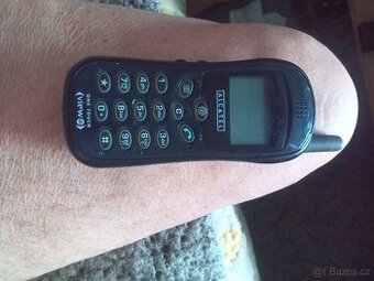 Telefon na 3 baterky v češtině - 1