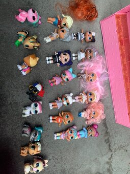 Retro Polly Pocket + novější, LOL panenky se stojanem..