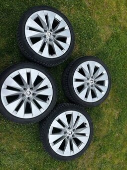 235/45 R19