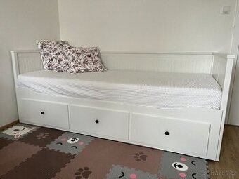 Rozkládací pohovka / postel IKEA vč. matrace a polštářů