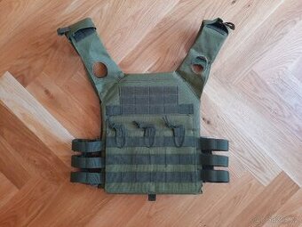 Zelená airsoft vesta