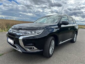 Outlander PHEV 2.4 PLUS FA-P(7/2019, 146 t km)+příslušenství