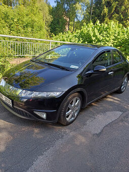prodam honda civic 2007 1.8.103kw 133tisic najeto.