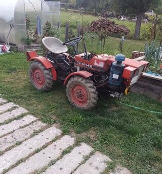 Malotraktor TZ-4K-14 s vlečkou