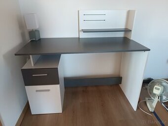 Kancelářský stůl