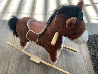 Houpací koník - cválá, řehtá, zpívá, nosnost 45 kg