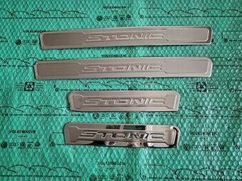 dekorativní ozdobné a ochranné lišty prahu Kia Stonic (YB CU