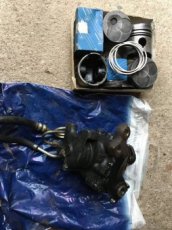 Mercedes W 124 servo, písty