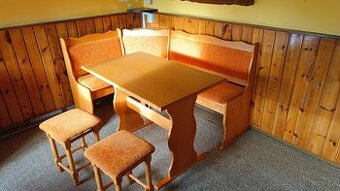 Rohová jídelní sestava do kuchyně či na chalupu – masiv/lami