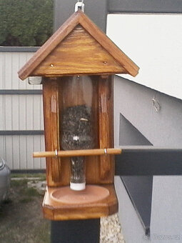 Krmítko pro ptáky pro semena