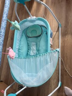Kolébka s hudbou a houpáním