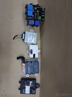 DACIA DUSTER II- ŘÍDÍCÍ JEDNOTKY A POJISTKOVÁ SKŘÍŇ