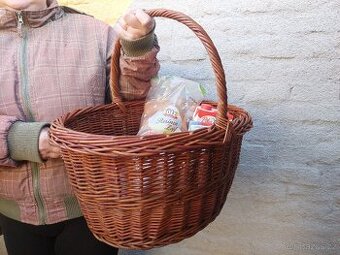 Proutěný košík na houby nebo na nákup